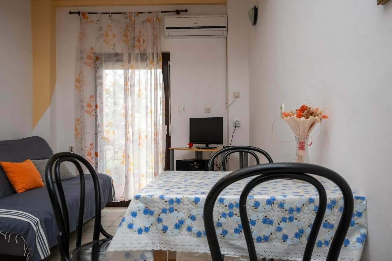 Apartments And Rooms By The Sea Posedarje, Novigrad - 21123
